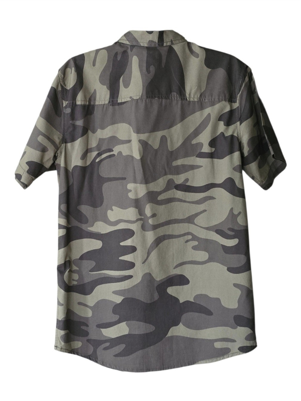 True Craft Men’s Short Sleeve Camo Button-Down Casual Shirt Medium - Picture 3 of 9
